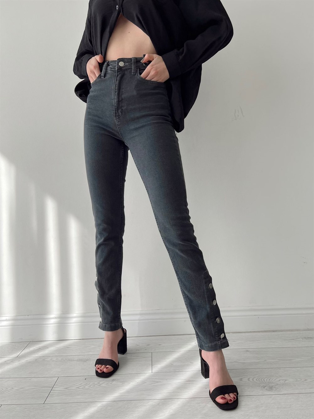 Jeans With Trotter Button Detail Lycra - PalDozer