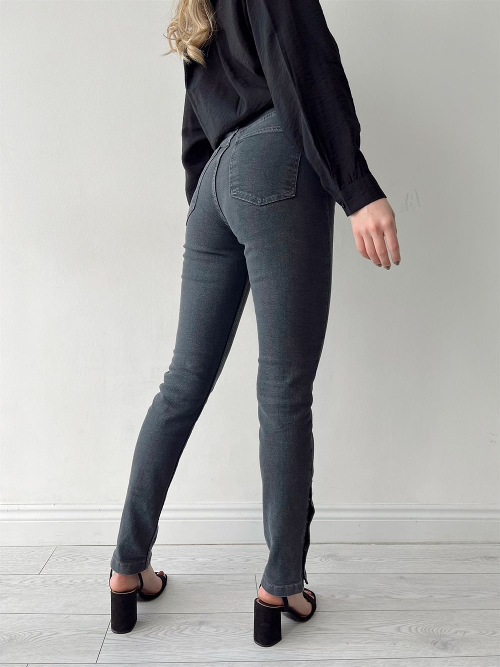 Jeans With Trotter Button Detail Lycra - PalDozer